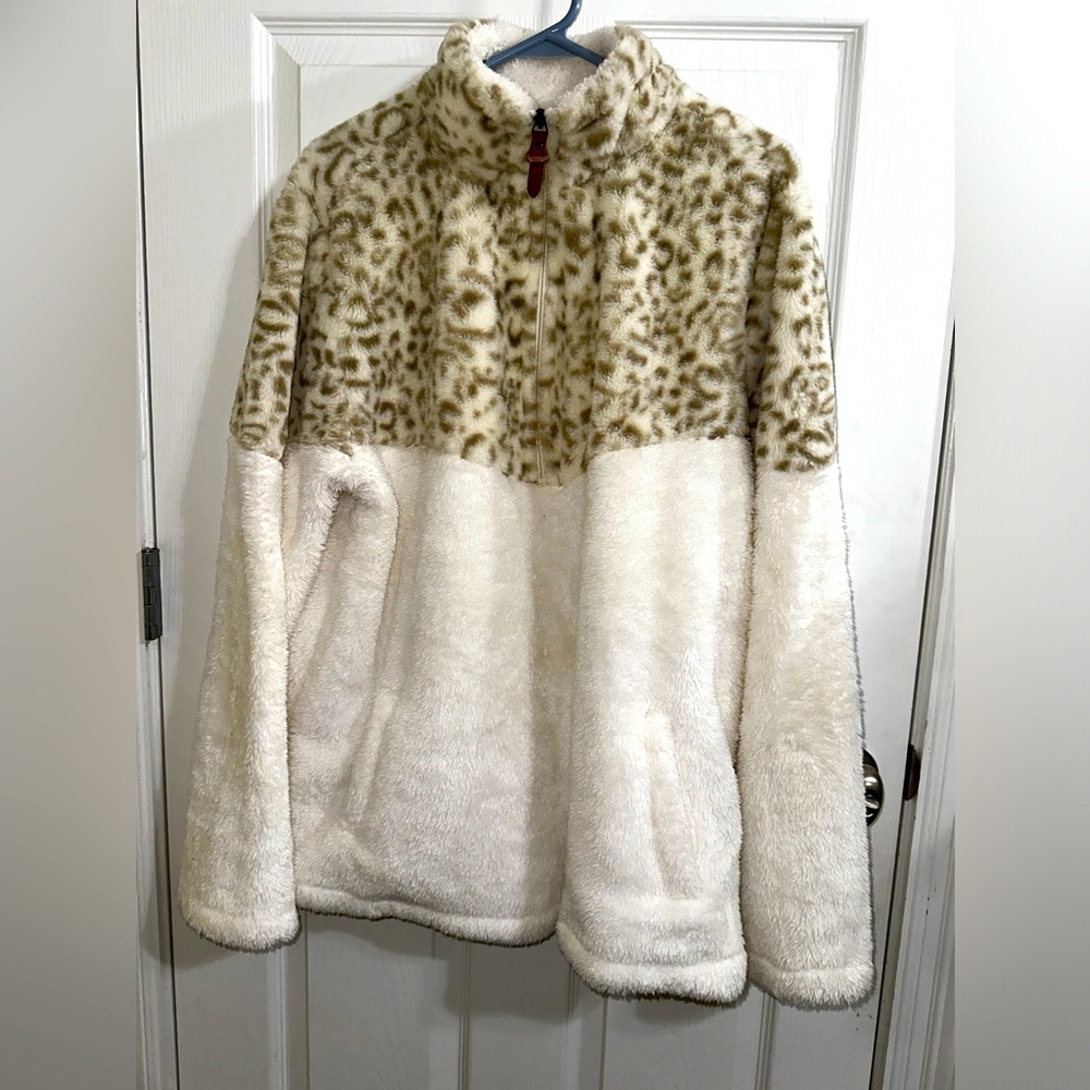 Jen & Co pull over fuzzy sweatshirt. Ivory Cheetah / leopard print.